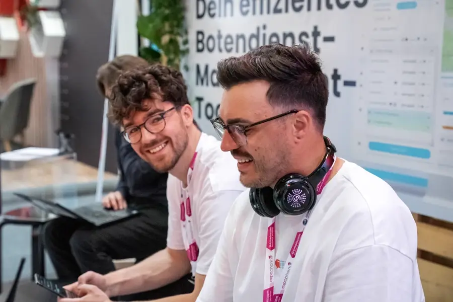 Zwei apomap Kollegen auf der expopharm