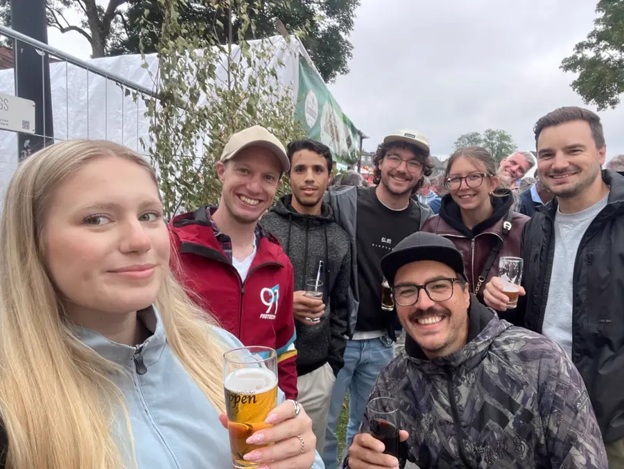 apomap Team gemeinsam auf einem Stadtfest